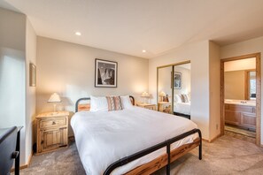 3 bedrooms, iron/ironing board, free WiFi, bed sheets