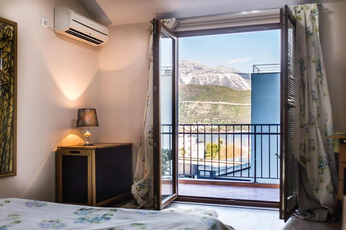 Deluxe Apartment | 2 bedrooms, premium bedding, in-room safe, individually decorated