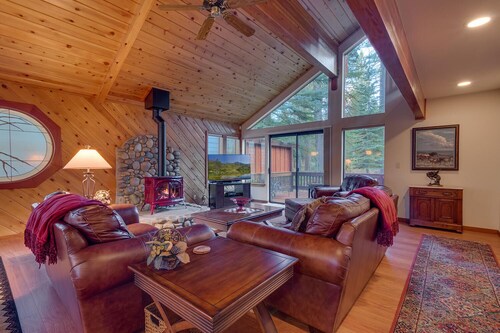 Dogwood By Tahoe Getaways - Tahoe Donner + Pool Table + Dog Friendly + HOA!