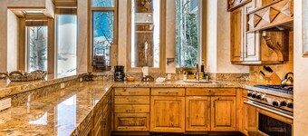 Large freestanding home with hot tub & WiFi - walk to ski access