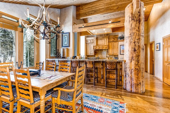 Dining - Large freestanding home with hot tub & WiFi  - walk to ski access (Park City)