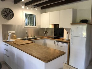 Kühlschrank, Mikrowelle, Ofen, Geschirrspüler