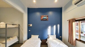 Family Quadruple Room | WiFi (free) - We Hostel (Takua Pa)