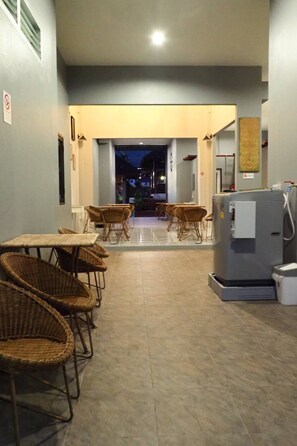 Lobby sitting area - We Hostel (Takua Pa)