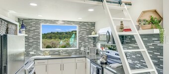 Tree House Tiny Home W Hot Tub