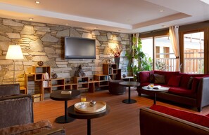 TV - Appart Confortable à Montgenèvre Au Pied des Pistes | Accès Piscine + Sauna (Montgenèvre)