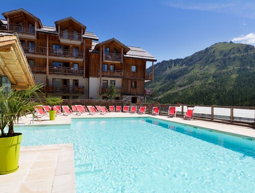 Appart Confortable à Montgenèvre Au Pied des Pistes | Accès Piscine + Sauna