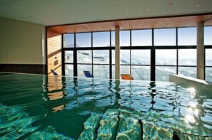 Indoor pool - Appartement Confortable dans les Alpes du Nord | Skiez Paradiski + 130 Pistes (Mâcot-la-Plagne)