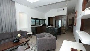 Quarto triplo premium | Área de estar