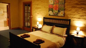 3 bedrooms, iron/ironing board, WiFi, bed sheets - The Clare View HOUSE (pet friendly, wheelchair accessible)Sleep 8  (Clare)