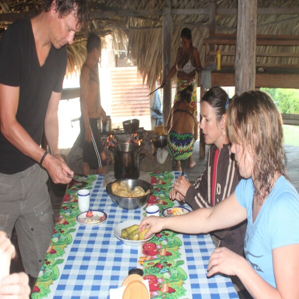 Daily continental breakfast (USD 5.00 per person) - Hospedaje casa cultural wounaan (Santa Fe)