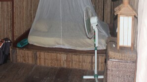 Traditional-Ferienhütte | Pillowtop-Betten, Zimmersafe, laptopgeeigneter Arbeitsplatz, Bettwäsche