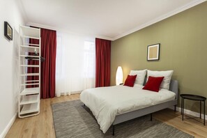 Minibar, bureau, espace de travail pour ordinateur portable