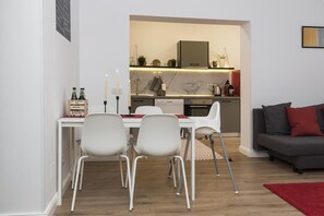 Junior Apartment, 1 Double Bed with Sofa bed | In-room dining - Martin Boutique Hotel (Plauen)