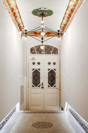 تفاصيل الفندق من الداخل