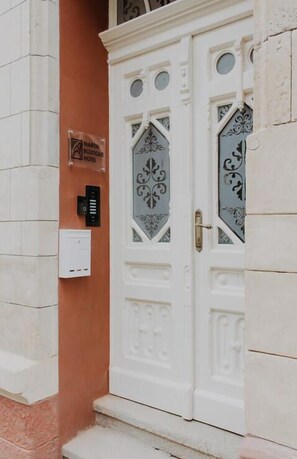 Entrée de l’hébergement