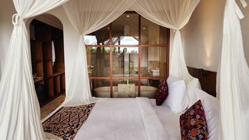 In-room safe, desk, iron/ironing board, free WiFi