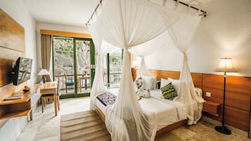 In-room safe, desk, iron/ironing board, free WiFi