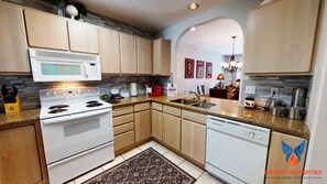 Fridge, microwave, oven, stovetop - Close to Lifts | Executive-Style | Fireplace | Mountain Haven 14 (Angel Fire)