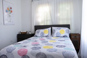 1 bedroom, iron/ironing board, WiFi, bed sheets - Downtown Private Casita w/ Pool (San Antonio)