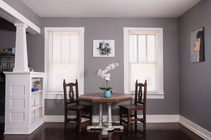 Dining - Downtown Private Casita w/ Pool (San Antonio)