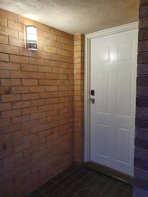 Interior - Pet friendly Home in Morphett Vale Adelaide South close to great Beaches 24 hrs (Morphett Vale)