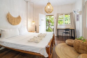 Minibar, bed sheets - The Sharks Tail Dive Resort (Daanbantayan)