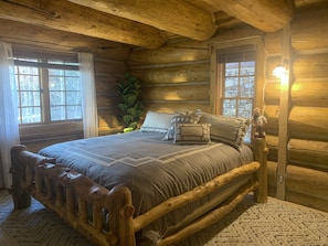 6 slaapkamers, een bureau, een strijkplank/strijkijzer, reisbedje