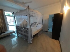 9 habitaciones, tabla de planchar con plancha, internet y ropa de cama