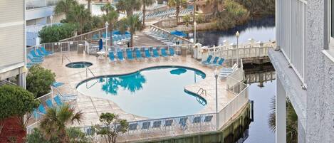 Innendørsbasseng og utendørsbasseng