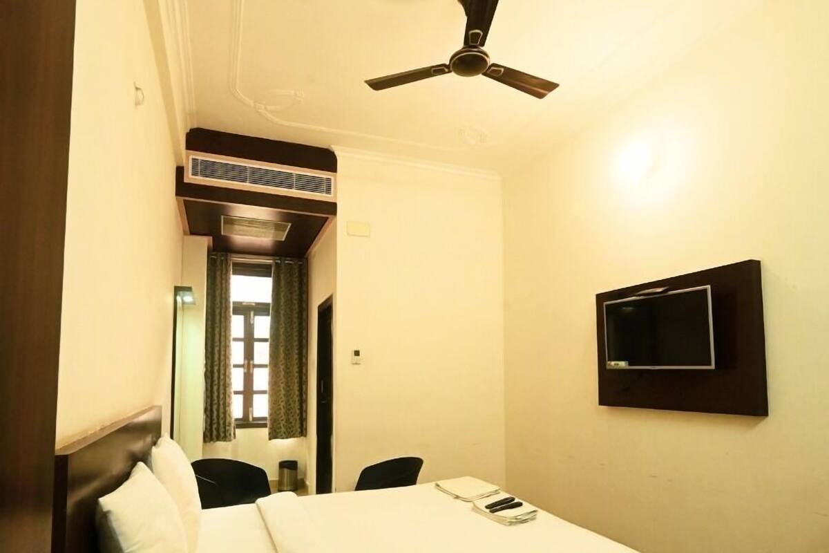 Deluxe Double Room | Premium bedding, in-room safe, individually decorated