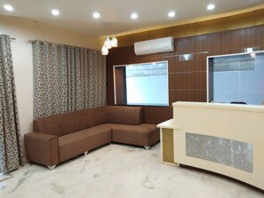 ห้องเอลีทดับเบิล | เครื่องนอนระดับพรีเมียม, ตู้นิรภัยในห้องพัก