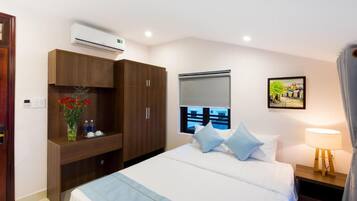 Minibar, desk, blackout drapes, free WiFi