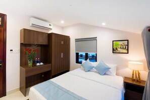 Minibar, escritorio, cortinas blackout y wifi gratis 