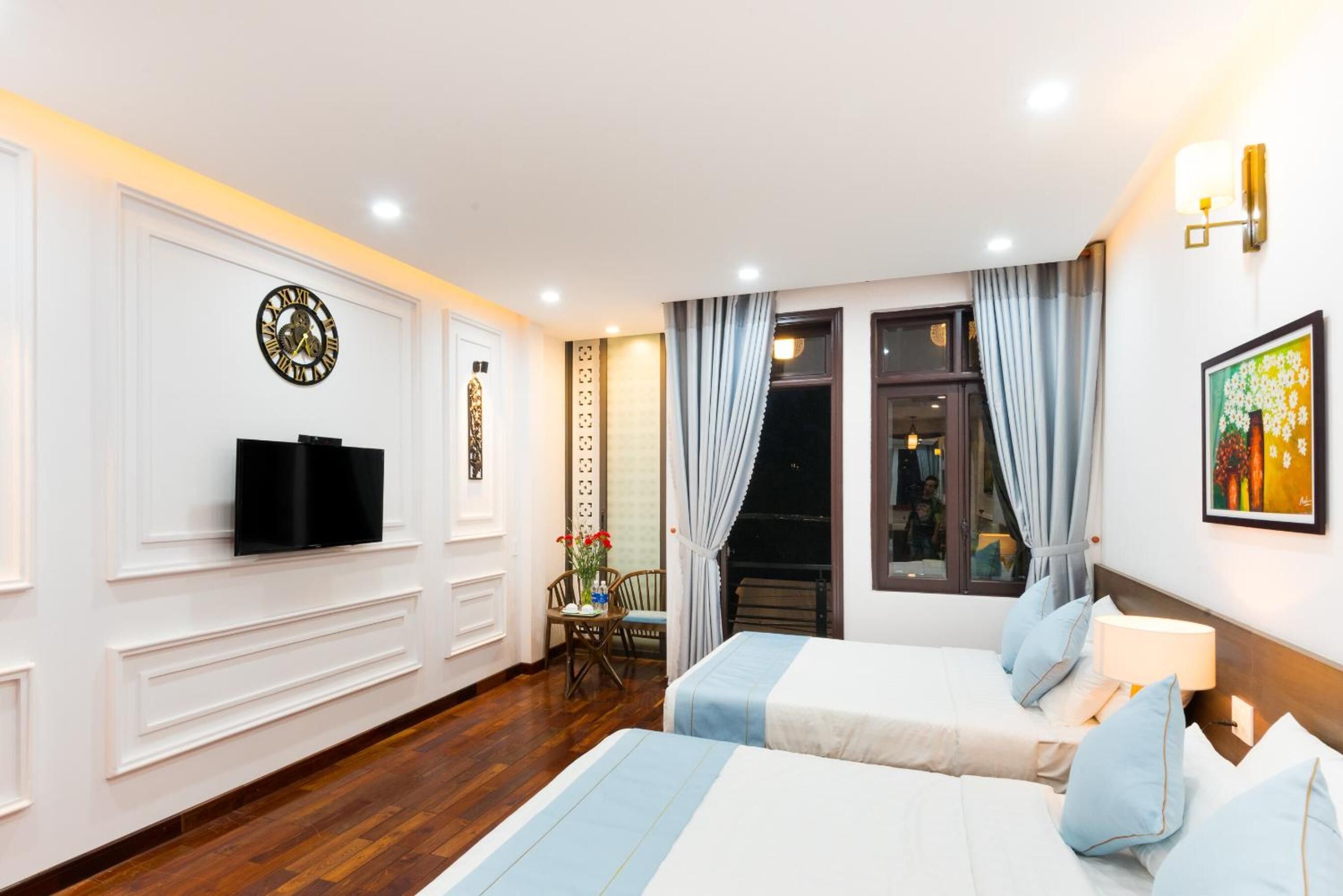 Minibar, desk, blackout curtains, free WiFi