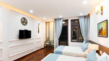 Minibar, desk, blackout curtains, free WiFi
