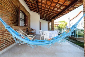 Outdoor dining - Village Itaúna Inn - House Azul (Saquarema)