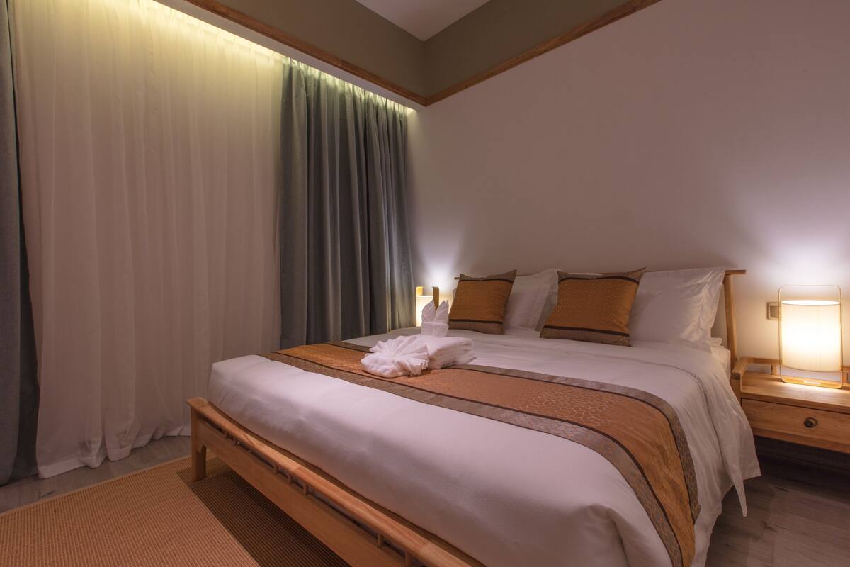 Elite Double Room, 1 King Bed | Premium bedding, memory-foam beds, desk, blackout curtains
