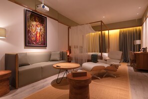 Deluxe-Suite, 1 King-Bett | Hochwertige Bettwaren, Betten mit Memory-Foam-Matratzen