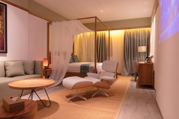 Deluxe-Suite, 1 King-Bett | Hochwertige Bettwaren, Betten mit Memory-Foam-Matratzen