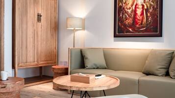 Deluxe Suite, 1 King Bed | Premium bedding, memory-foam beds, individually decorated, desk