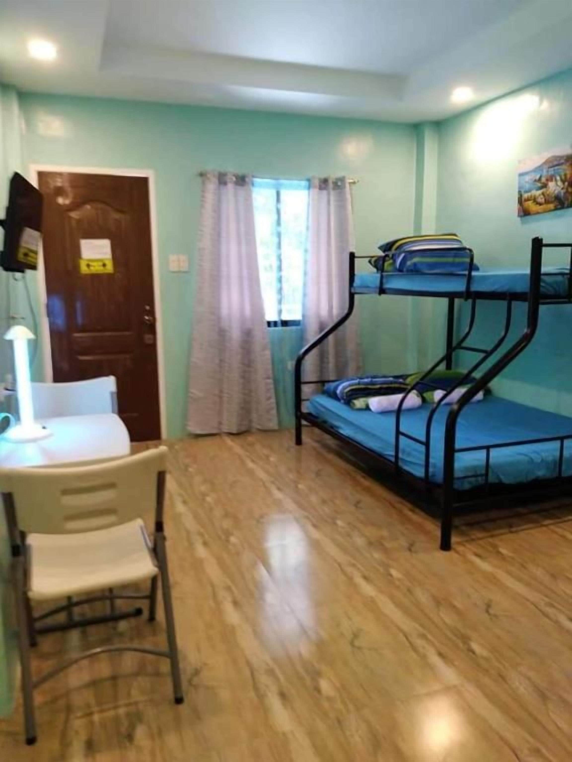 WiFi (free), bed sheets