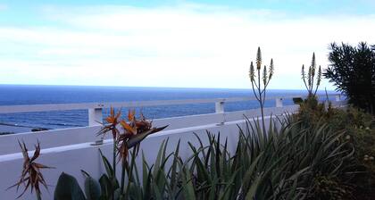 Lomatalo merinäköalalla, rannikolle ja vuorille Teneriffan vihreässä pohjoisessa