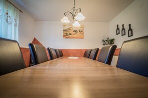 In-room dining - Casa Melissa (Schönberg im Stubaital)