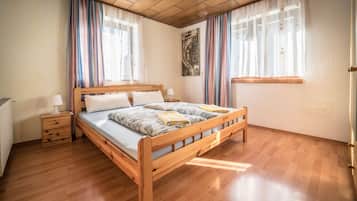 Rumah Eksklusif | 6 kamar tidur, brankas, dan didekorasi berbeda-beda