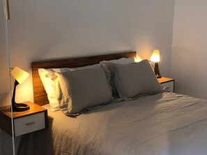 1 habitación, tabla de planchar con plancha, wifi y ropa de cama 