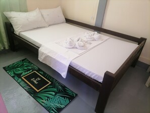Free WiFi, bed sheets - Daltans Home Stay (General Luna)