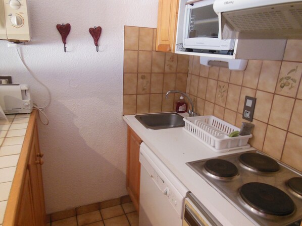 Køleskab, mikrobølgeovn, ovn, opvaskemaskine