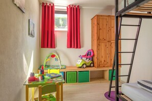 2 chambres, coffres-forts dans les chambres, fer et planche à repasser