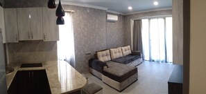 Luxury Apartment, 1 Queen Bed with Sofa bed, Balcony, Partial Sea View | Living room | 80-cm Smart TV with cable channels, TV - Golden Lion (Kobuleti)